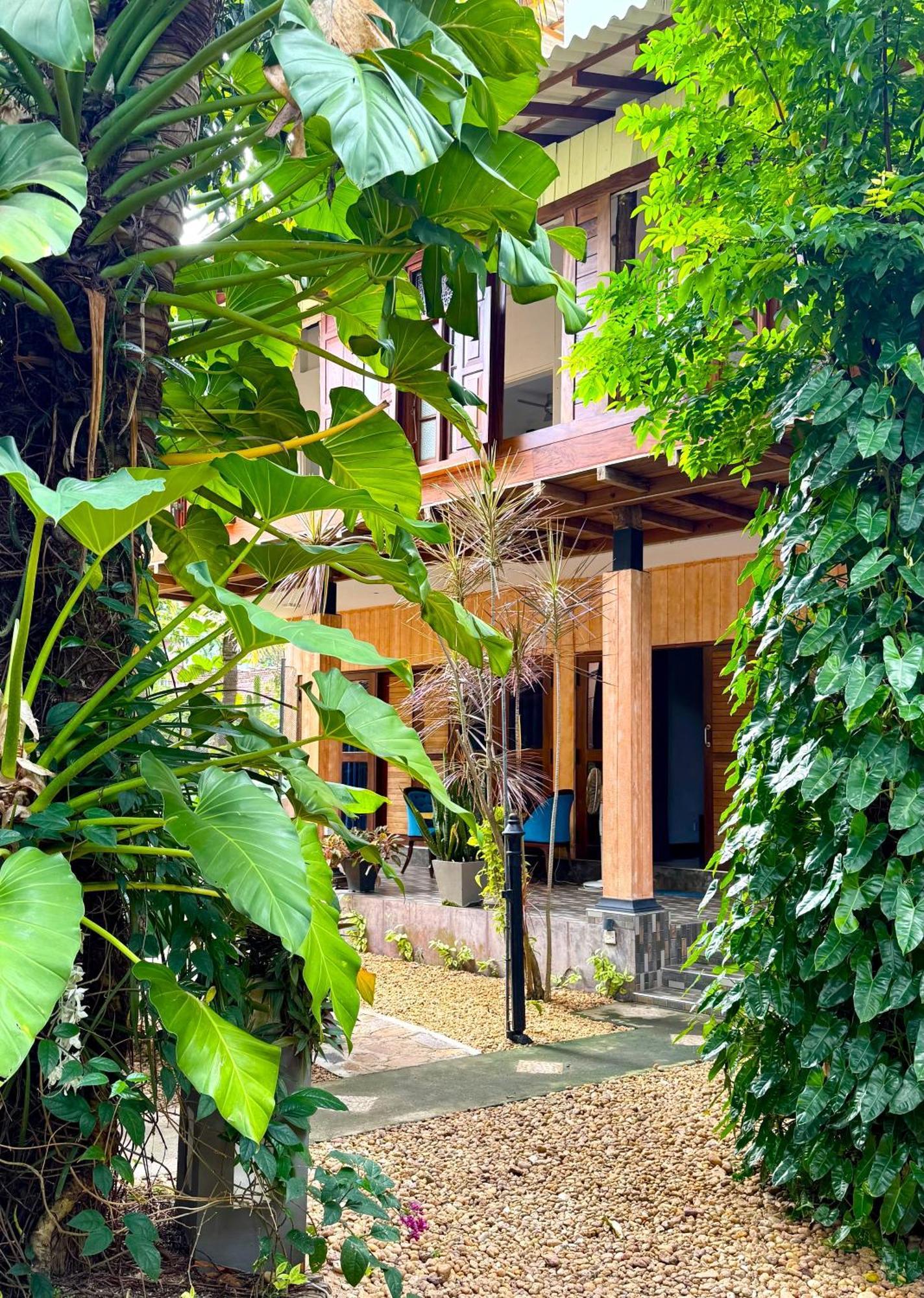 โกเมซ เพลซ Hotel เนกอมโบ ภายนอก รูปภาพ